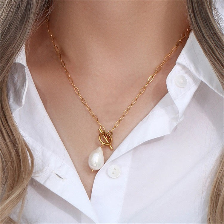 Baroque Pearl Toggle Necklace