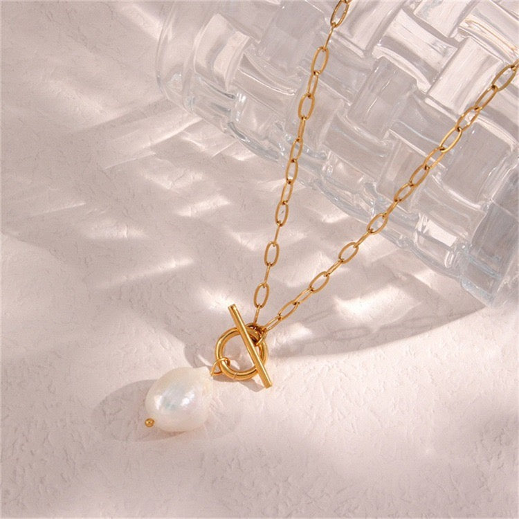 Baroque Pearl Toggle Necklace